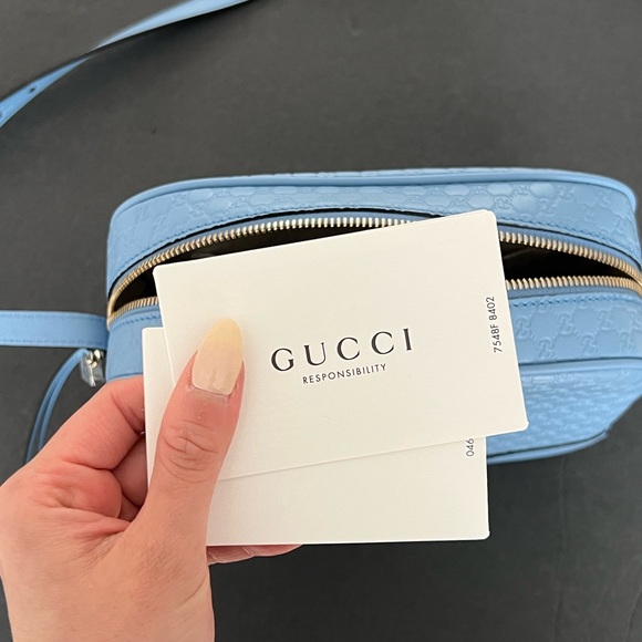 Gucci Microguccissima Bree Crossbody - Picture 8 of 16